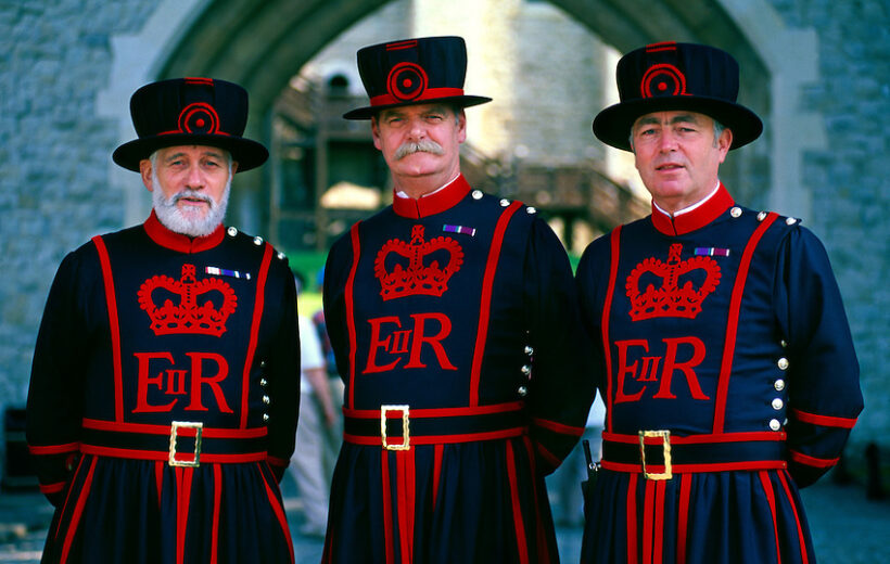 Tower of London Highlights with Private Beefeater Encounter & Crown Jewels Tour