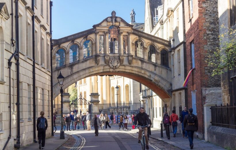 Oxford – Top 10 City Highlights – Divinity School & New College Walking Tour
